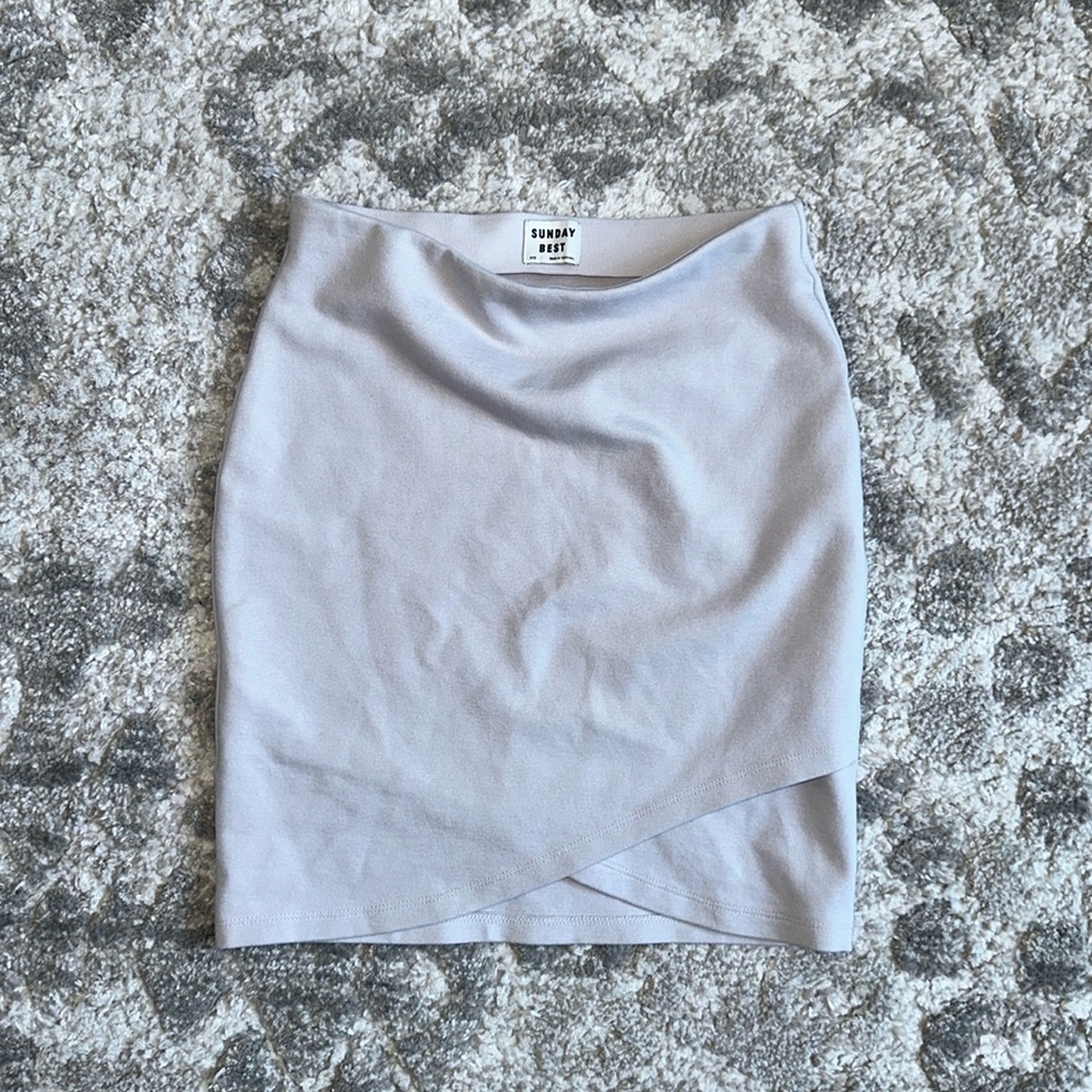 Women’s Skirt by Aritzia